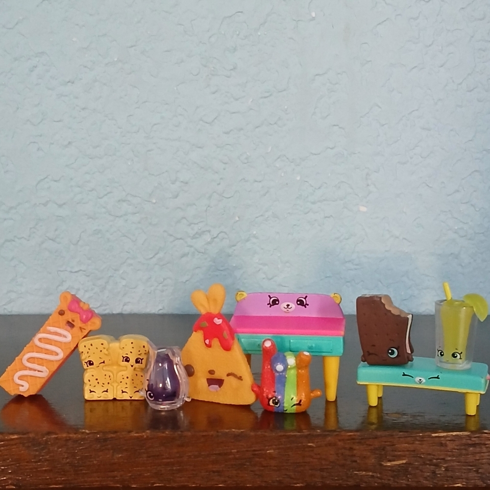 Shopkins/ Num Nums lot of 9 small figurines
